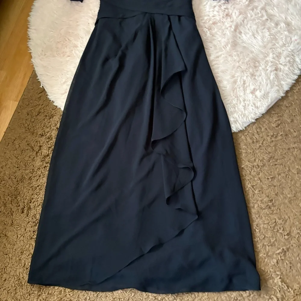 Elegant Navy Blue Gown with Lace Detail Sz 16 Mother of the Bride Floral Maxi - Picture 3 of 11